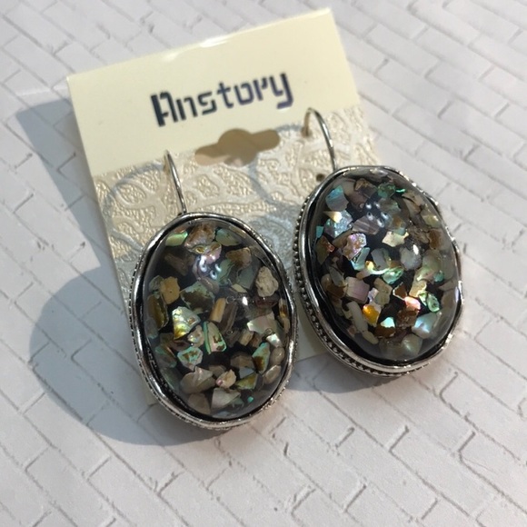 Jewelry - Beach silver & shell drop earrings NEW